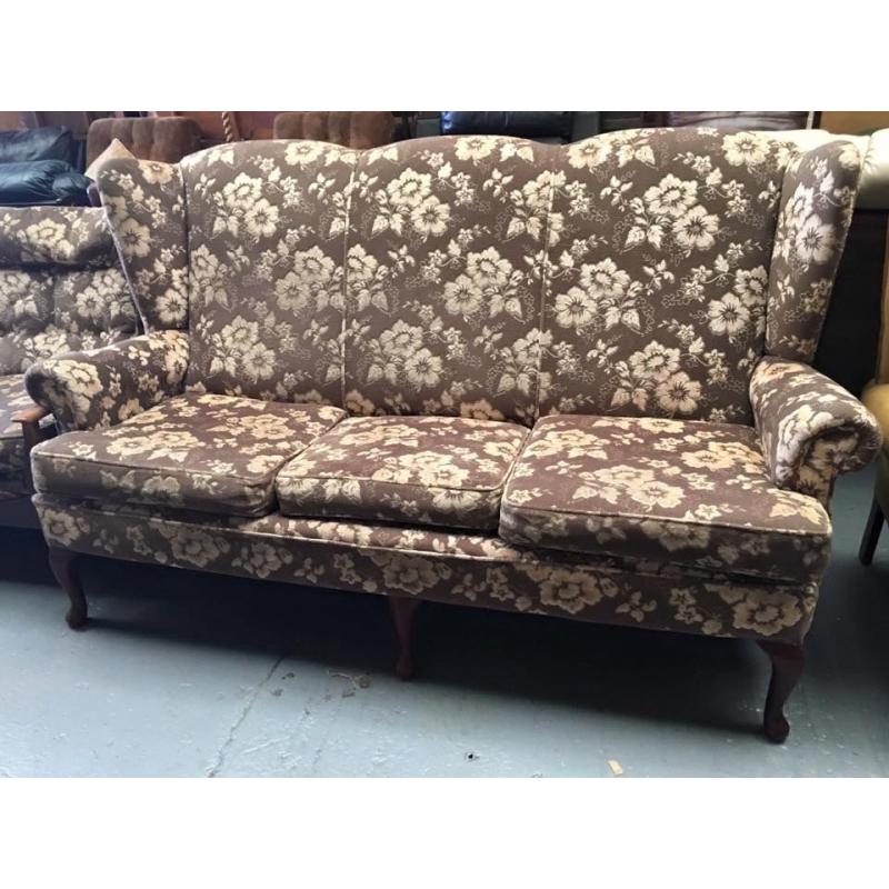 VINTAGE WINGBACK SETTEE QUEEN ANNE LEGS GOOD CONDITION