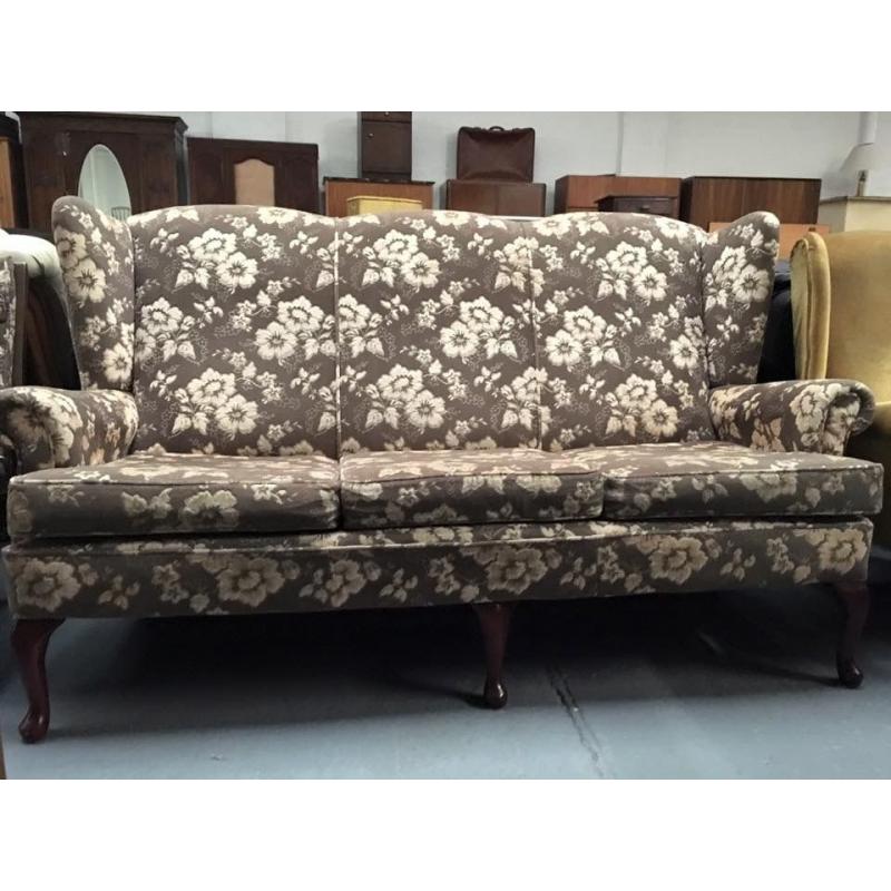 VINTAGE WINGBACK SETTEE QUEEN ANNE LEGS GOOD CONDITION