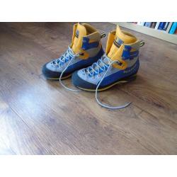 HIKING CLIMBING EQUIPMENT ALL SET STUBAI NORTH FACE , SCARPA ,GRIVEL , CAMP
