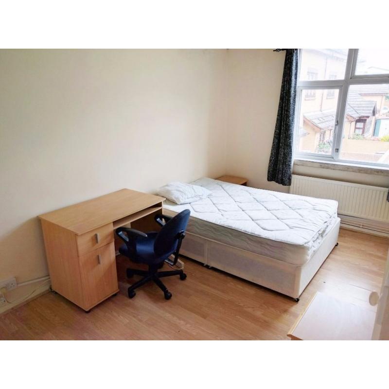 Stones throw from Victoria Park and Bethnal Green for 150 per week!!!!