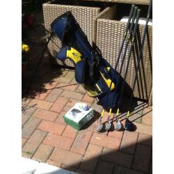 Set of left handed junior golf clubs &bag (Dunlop)