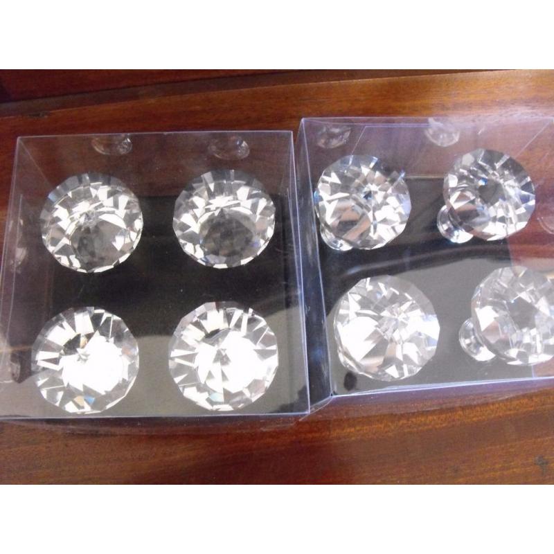 8 X LARGE CRYSTAL DOOR KNOBS ( 40MM). BNIB