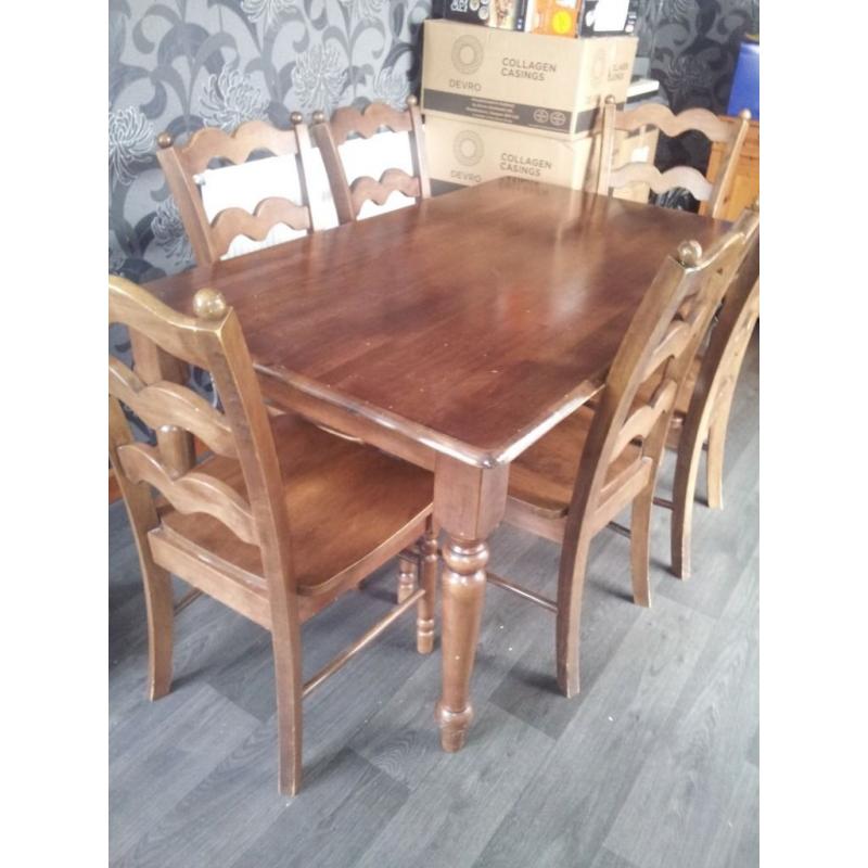 SOLID OAK DINING TABLE