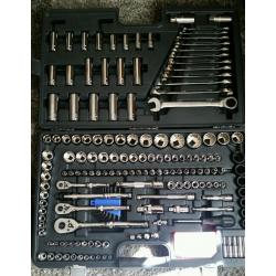 Halfords Advanced 200 pc Socket / Ratchet Spanner set