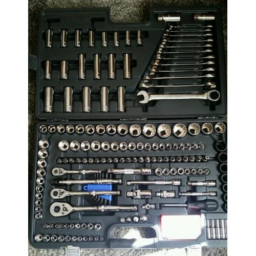 Halfords Advanced 200 pc Socket / Ratchet Spanner set