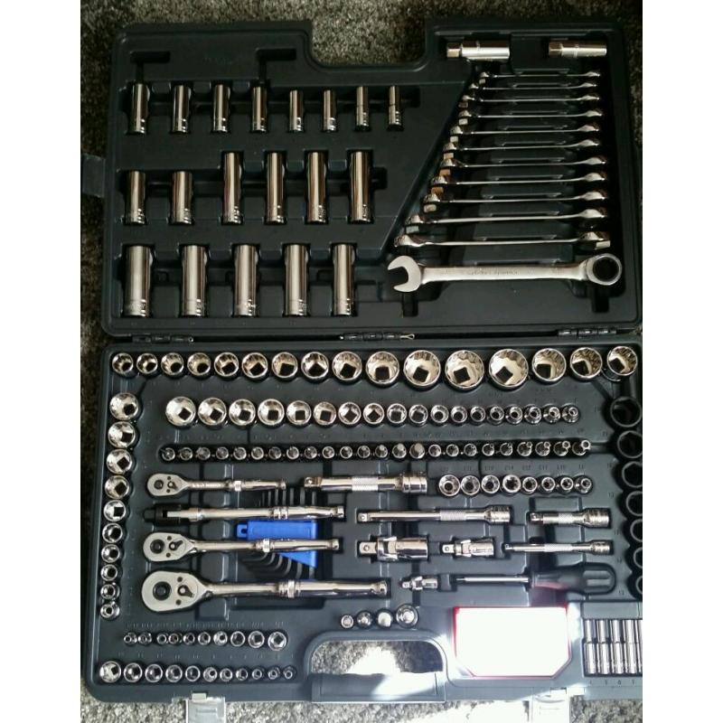 Halfords Advanced 200 pc Socket / Ratchet Spanner set