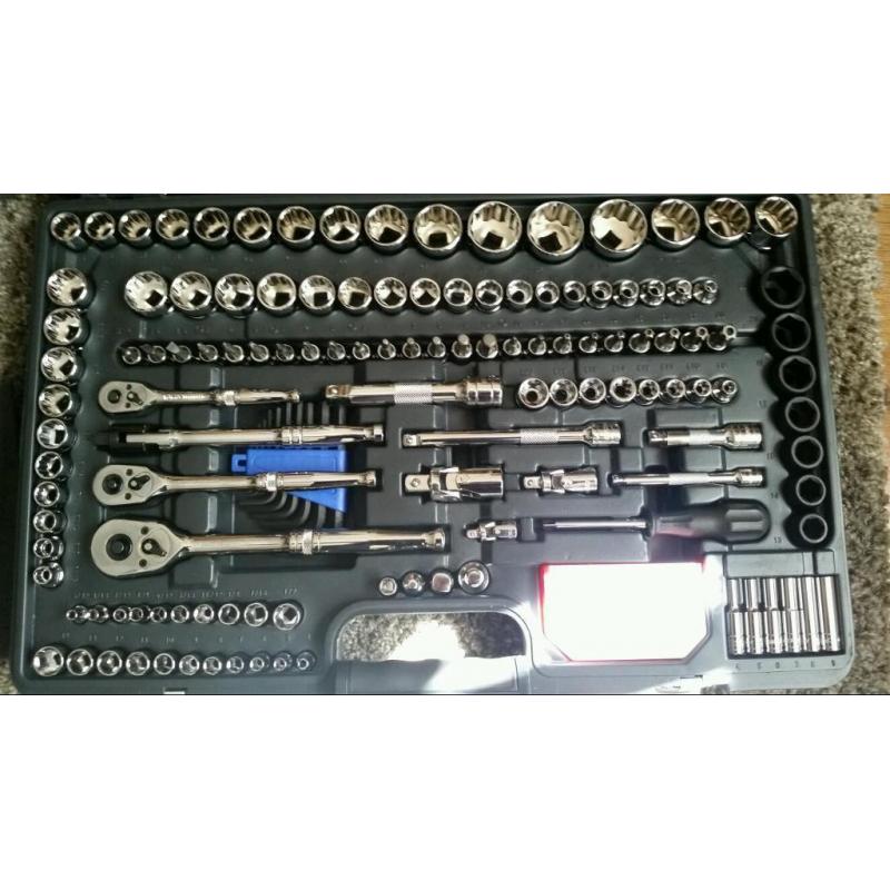 Halfords Advanced 200 pc Socket / Ratchet Spanner set