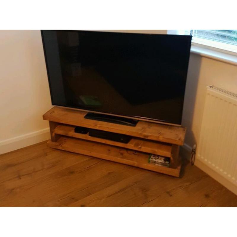 SOLID OAK TV STAND UNIT