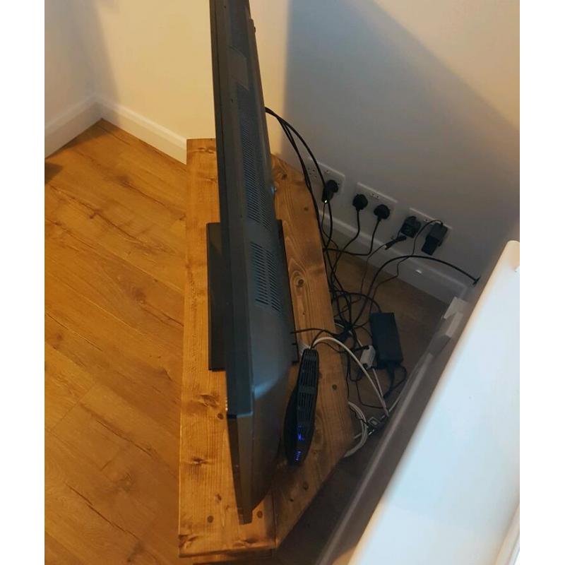 SOLID OAK TV STAND UNIT