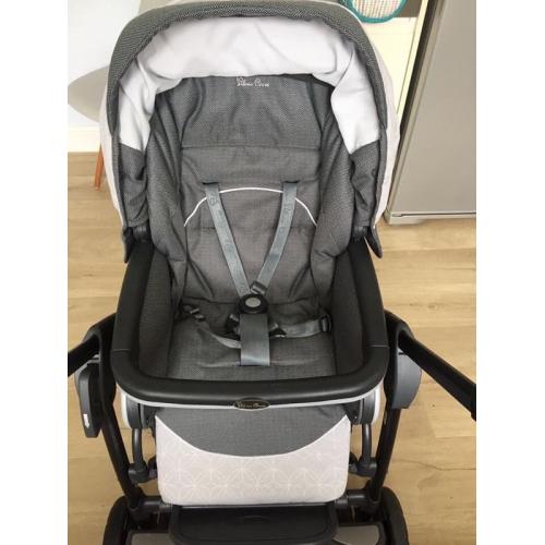 Silvercross Linea Freeway pram and matching car seat and Iso fix base