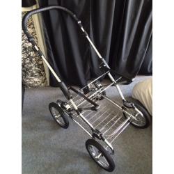 Beautiful Silvercross Elegance Pram and accessories