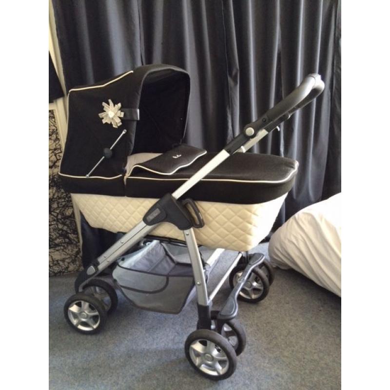 Beautiful Silvercross Elegance Pram and accessories
