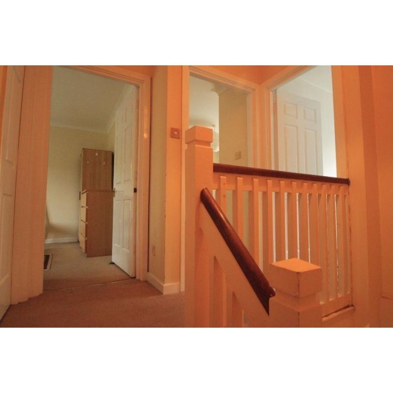 FANTASTIC DOUBLE ROOM IN GREAT HOUSE IN ARCHWAY! SPECIAL SUMMER OFFER! ALL BILLS INCLUDED (28j)