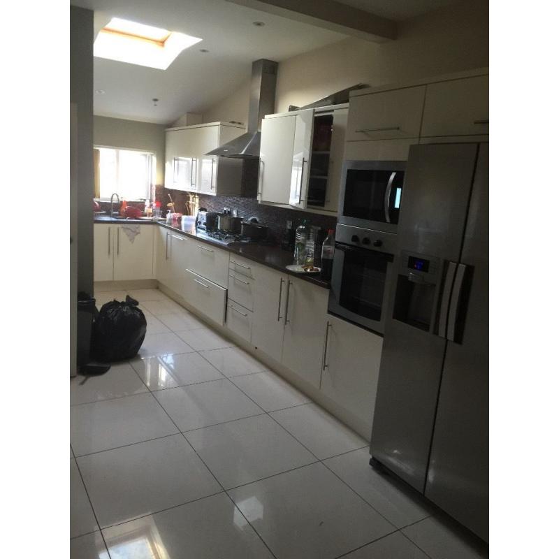 Room to let on ilford lane
