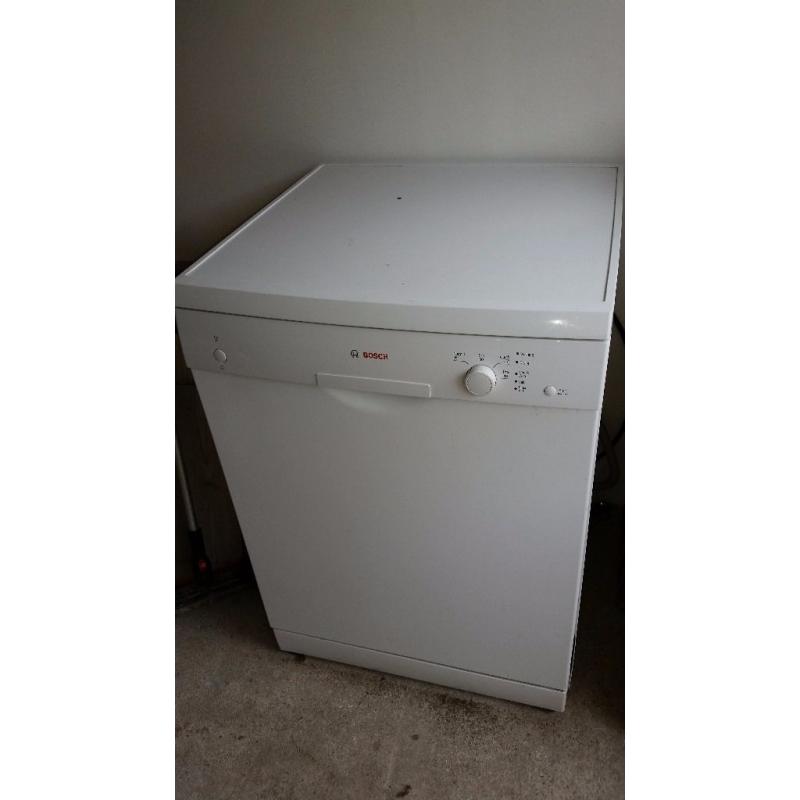 Bosch SMS40T42UK Freestanding Full Size Dishwasher, White