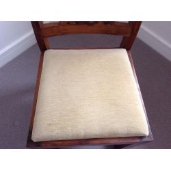 Dinning Table and 6 Chairs