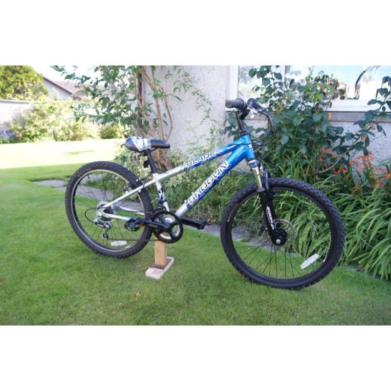 Shogun Boys Mountain Bike Front Suspension and Disc brake 18 Speed Shimano Gears