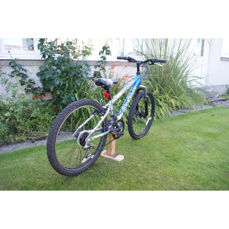 Shogun Boys Mountain Bike Front Suspension and Disc brake 18 Speed Shimano Gears
