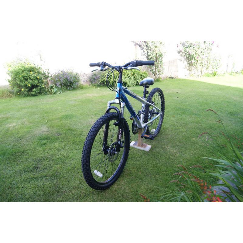 Shogun Boys Mountain Bike Front Suspension and Disc brake 18 Speed Shimano Gears