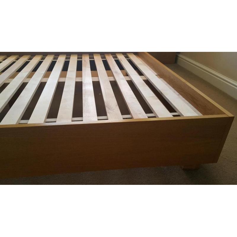 Double bed & matching chest of drawers.