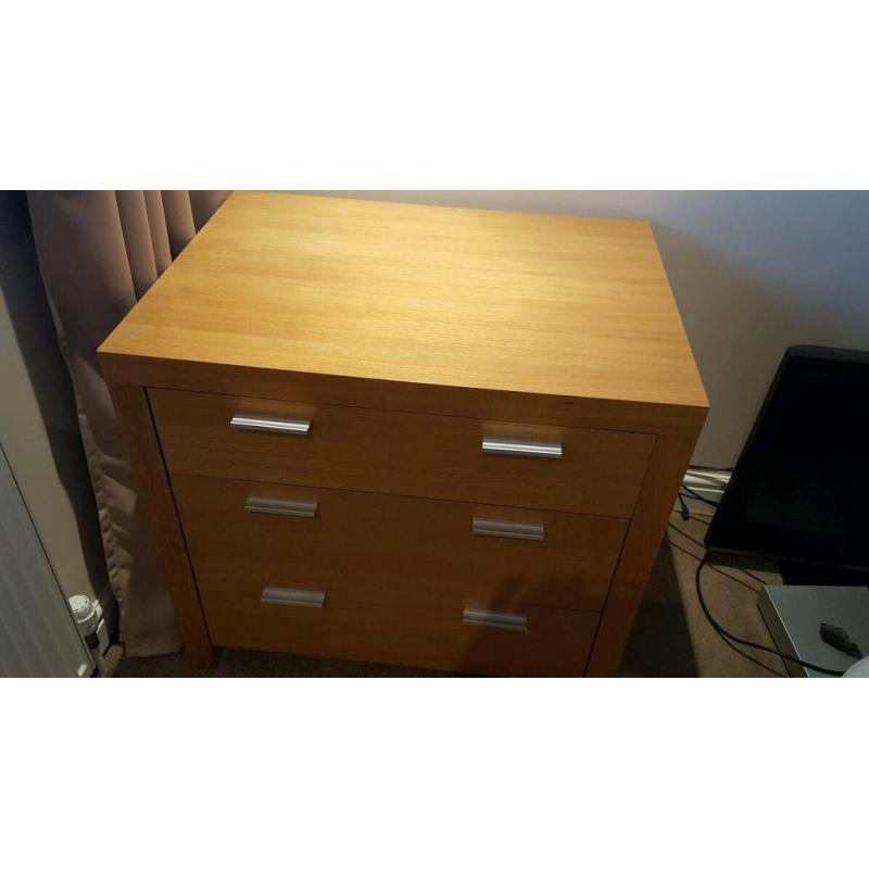 Double bed & matching chest of drawers.
