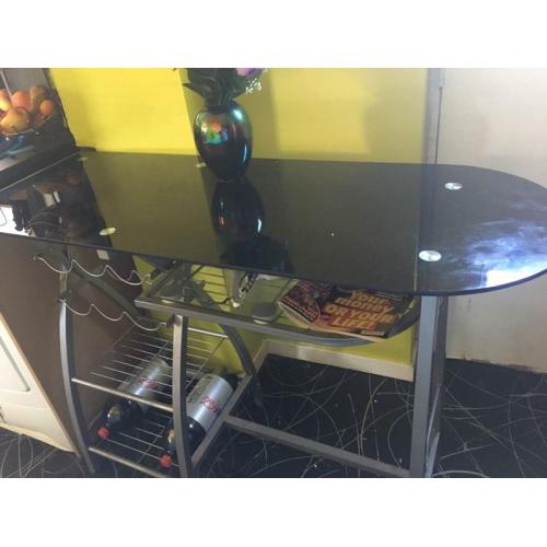 Breakfast bar and 2 stools