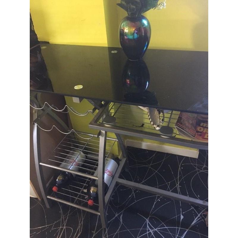 Breakfast bar and 2 stools