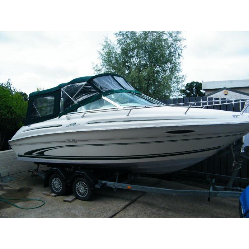 SeaRay 215 Express Cruiser