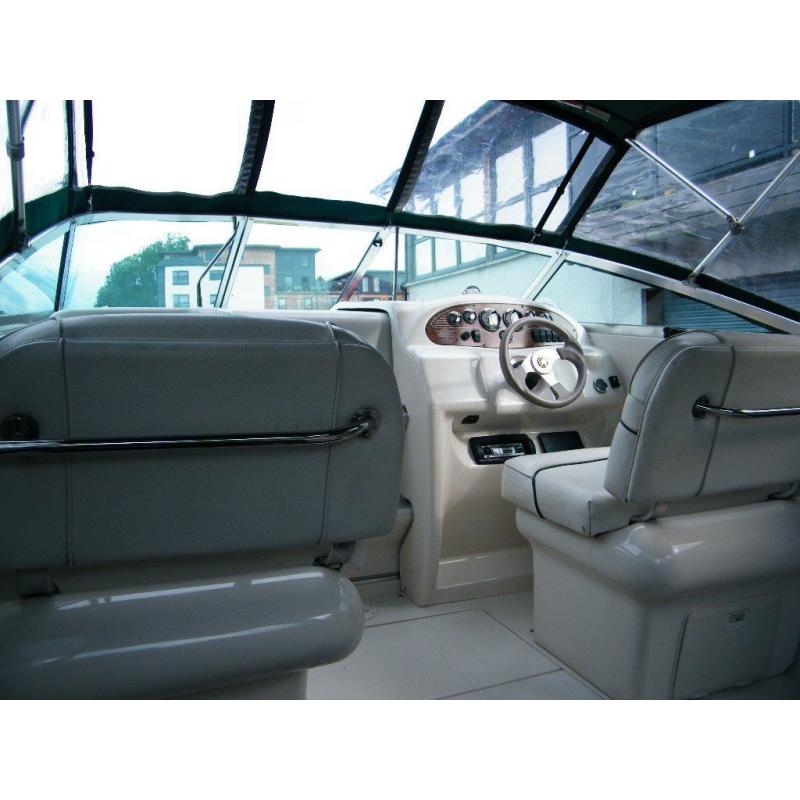 SeaRay 215 Express Cruiser