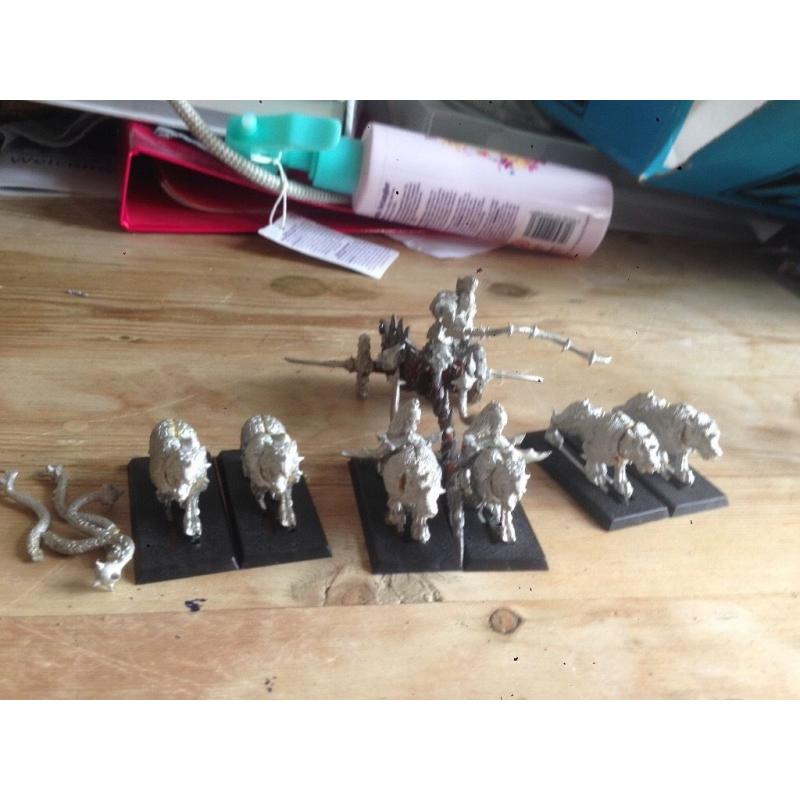 COLLECTION OF WARHAMMER CHAOS ARMY