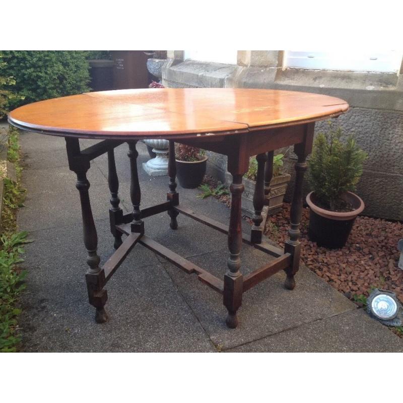 Drop leaf dining table