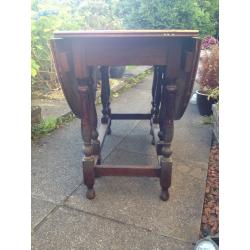 Drop leaf dining table