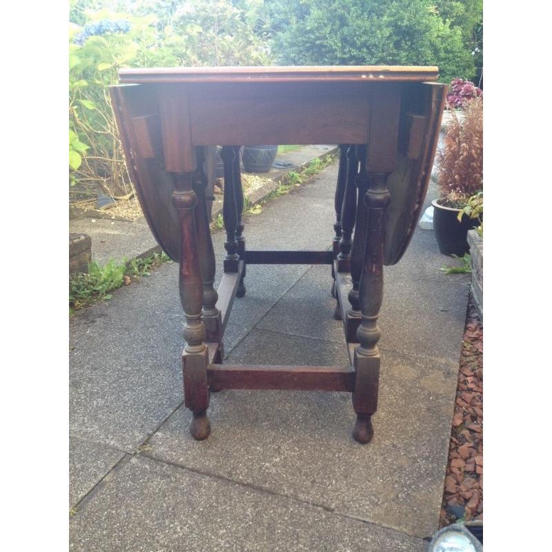 Drop leaf dining table