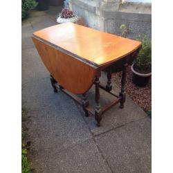 Drop leaf dining table