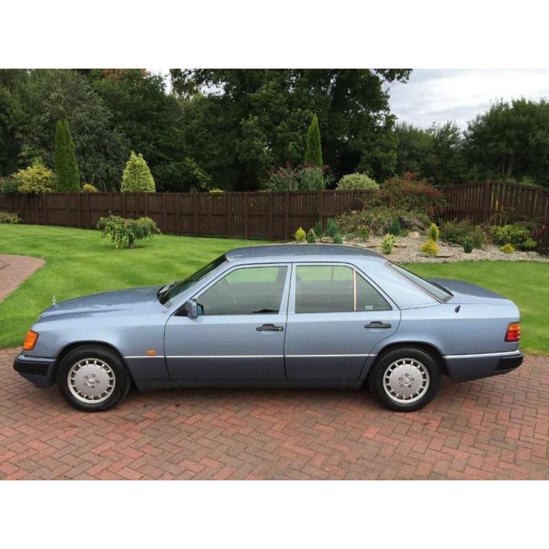 Mercedes 300 3.0 E Saloon 4d 2960cc auto