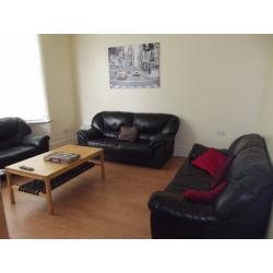 2 On-Suite ailable in 7 Bedroom Student House for Next Academic Year, Bills Included, Longford Place