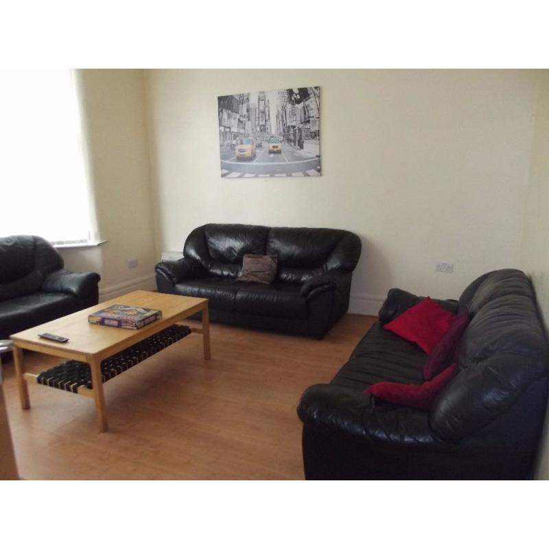 2 On-Suite ailable in 7 Bedroom Student House for Next Academic Year, Bills Included, Longford Place