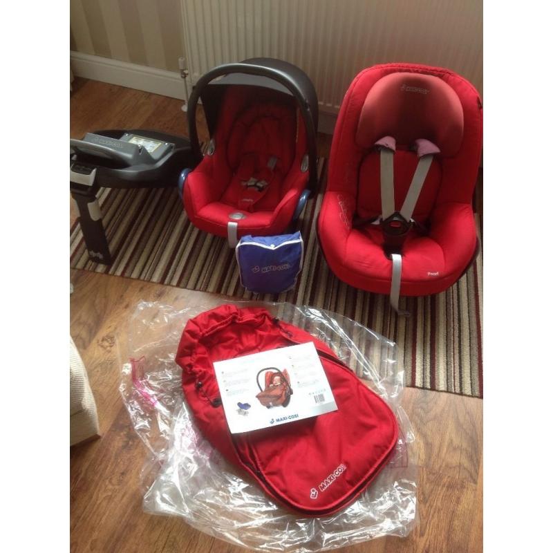 Maxi cosi isofix car seats and base bundle