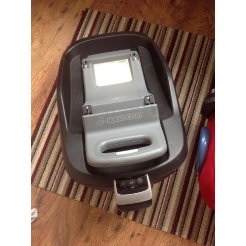 Maxi cosi isofix car seats and base bundle