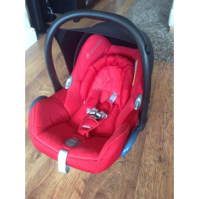 Maxi cosi isofix car seats and base bundle