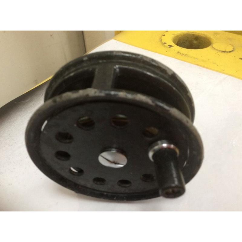 fly fishing reel