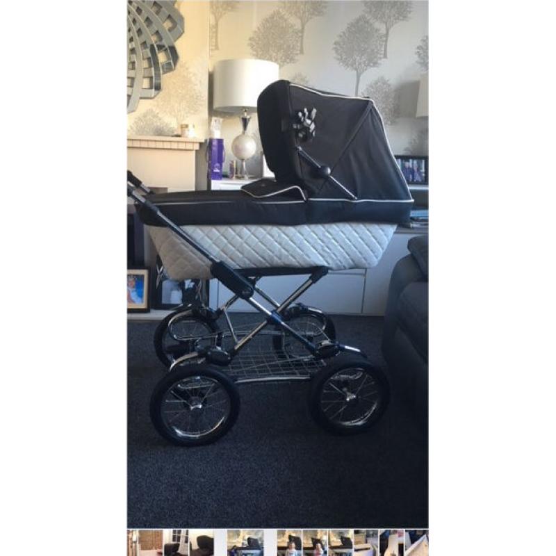 **REDUCED PRICE** Silver Cross Elegance Sleepover **2 Colours