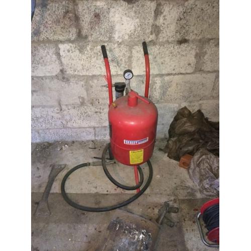 Sealey shot blaster with water trap