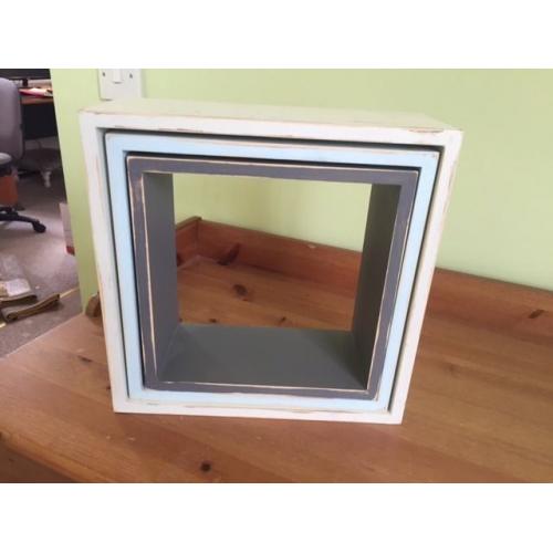 Set of 3 shelves with matching mirror