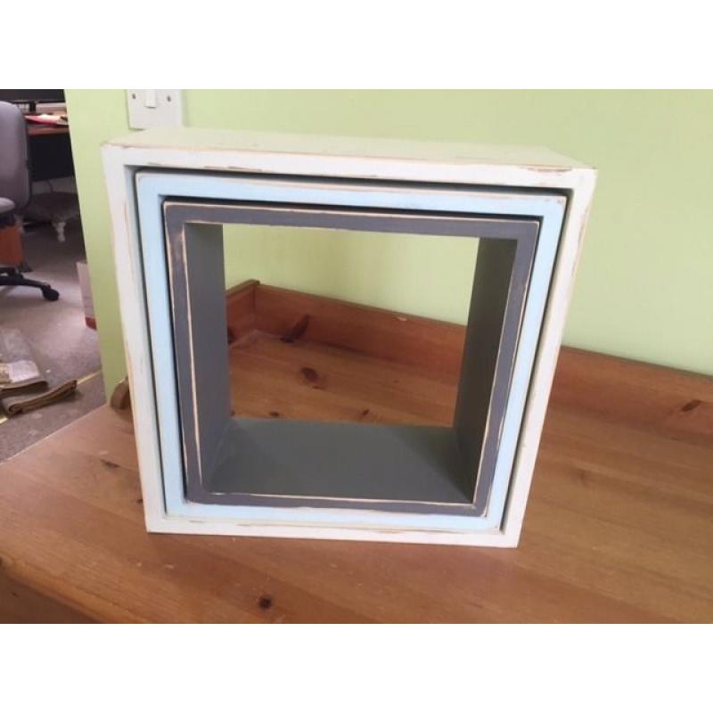 Set of 3 shelves with matching mirror