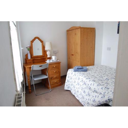 Double room in quiet clean house