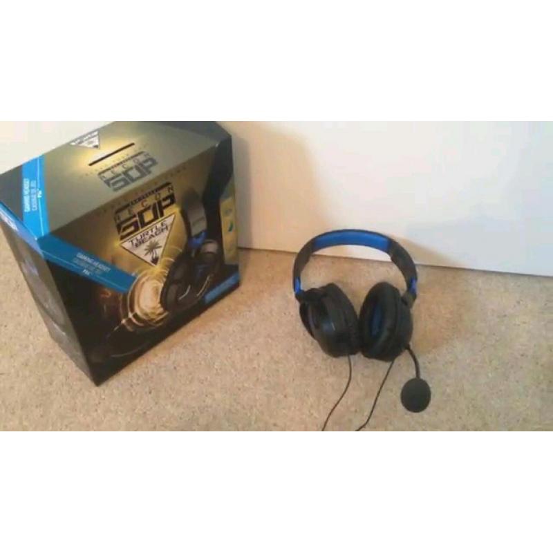 Ps4 .. controler.. headphones and bo3