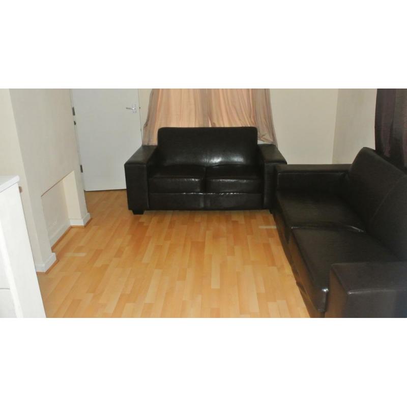 15 minutes to Oxford Circus a beautiful and comfortable double room! EAST ACTON