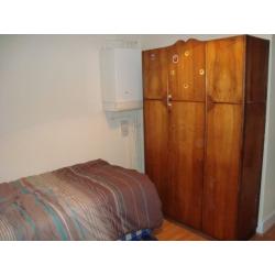 nice bright double room to rent in manor park 15min to stratford