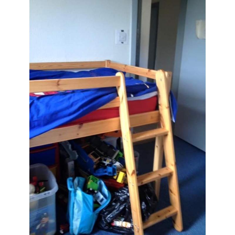 Mid sleeper with slide